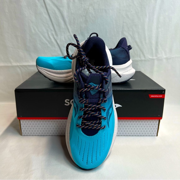 Woman’s saucony sneakers brand new never worn - Picture 2 of 9